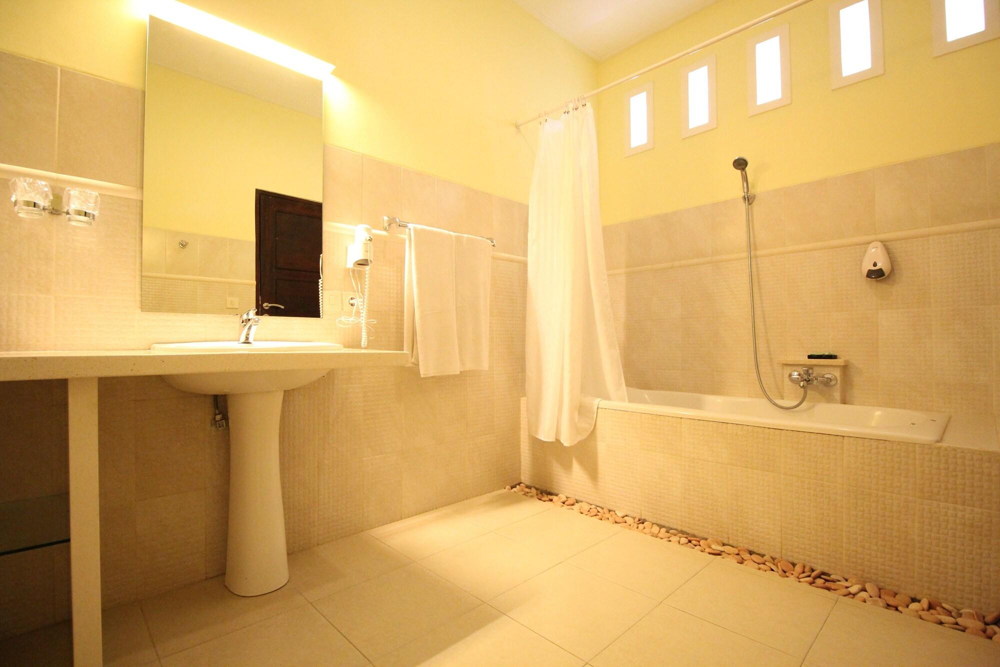 Rossa Garden Hotel Candidasa Екстериор снимка